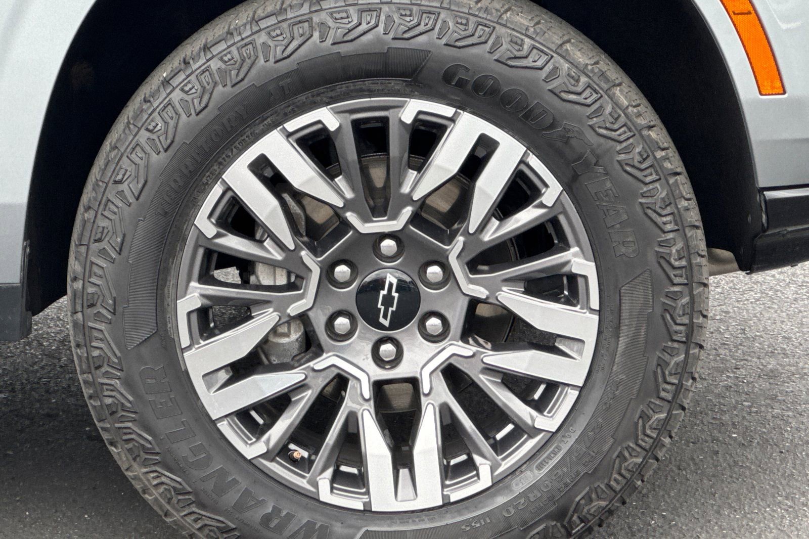 Used 2025 Chevrolet Suburban Z71 AWD/4WD image 43