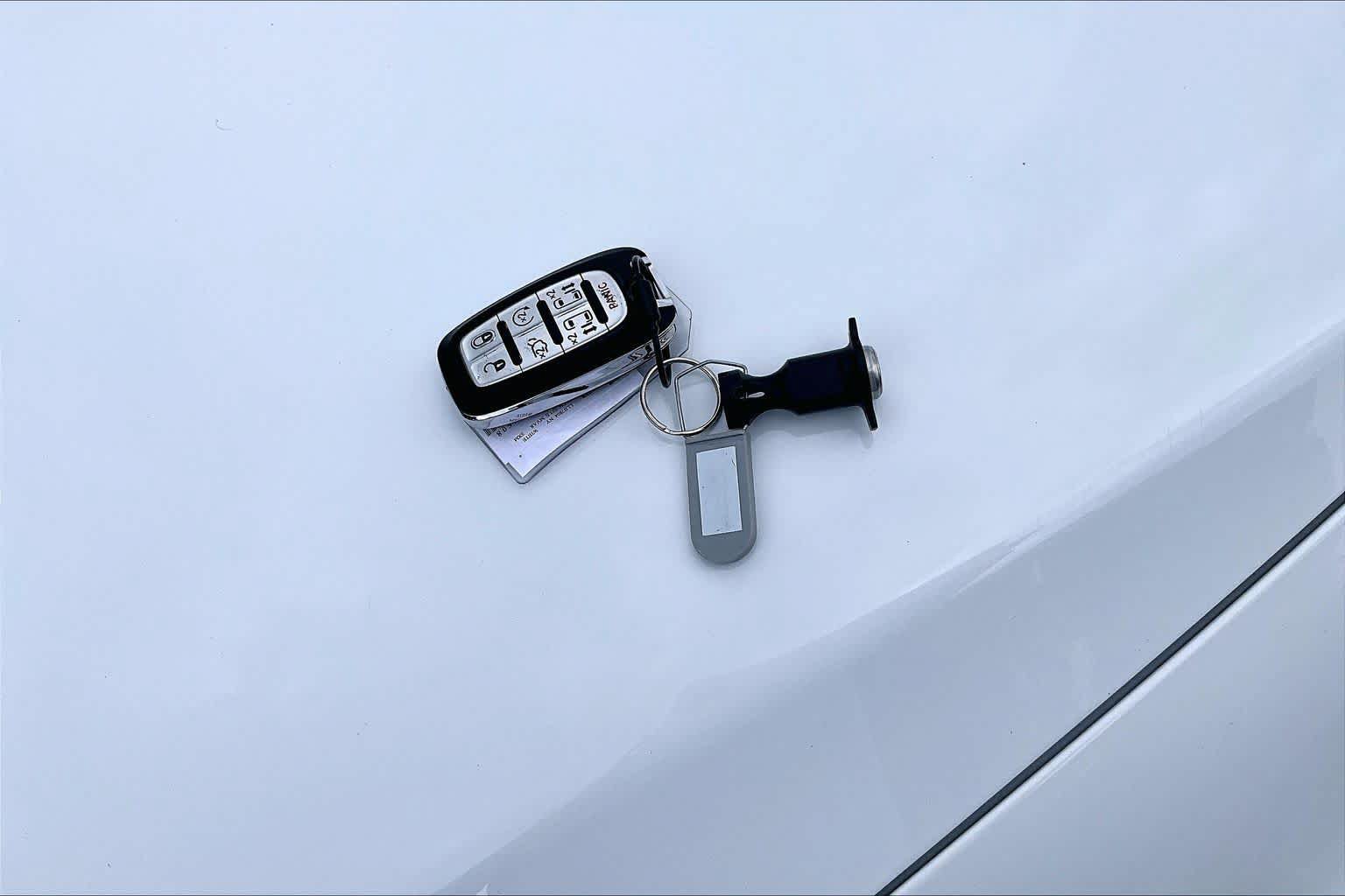 Used 2024 Chrysler Pacifica Limited FWD image 15