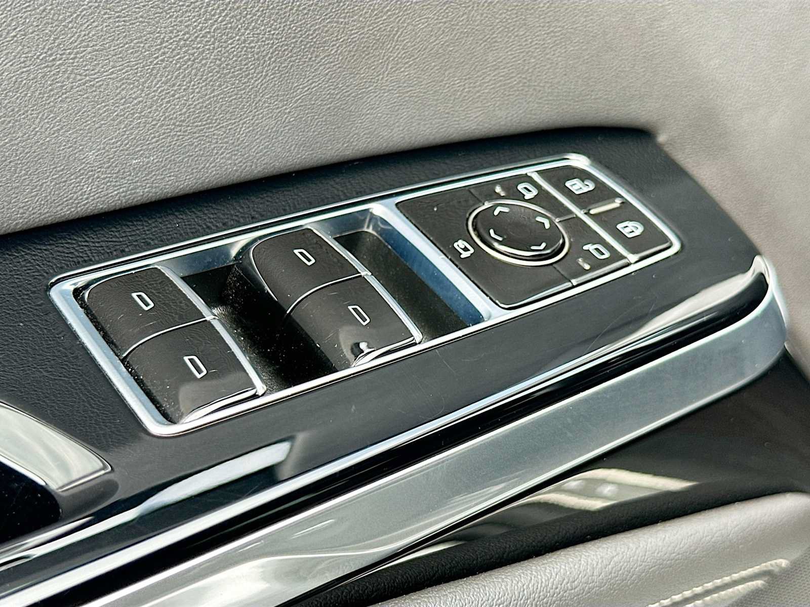Used 2025 Cadillac Escalade Sport w/ LPO, Floor Liner Package AWD/4WD image 18