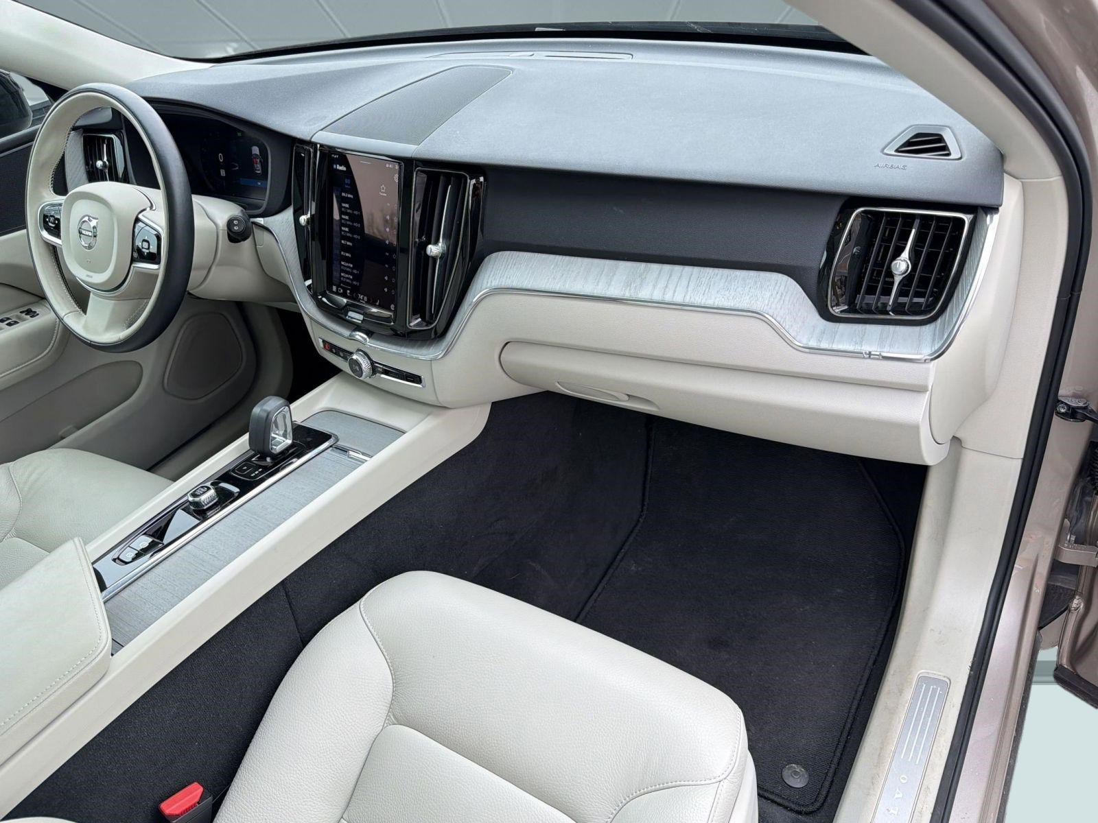 Certified 2024 Volvo XC60 B5 Plus w/ Climate Package image 31