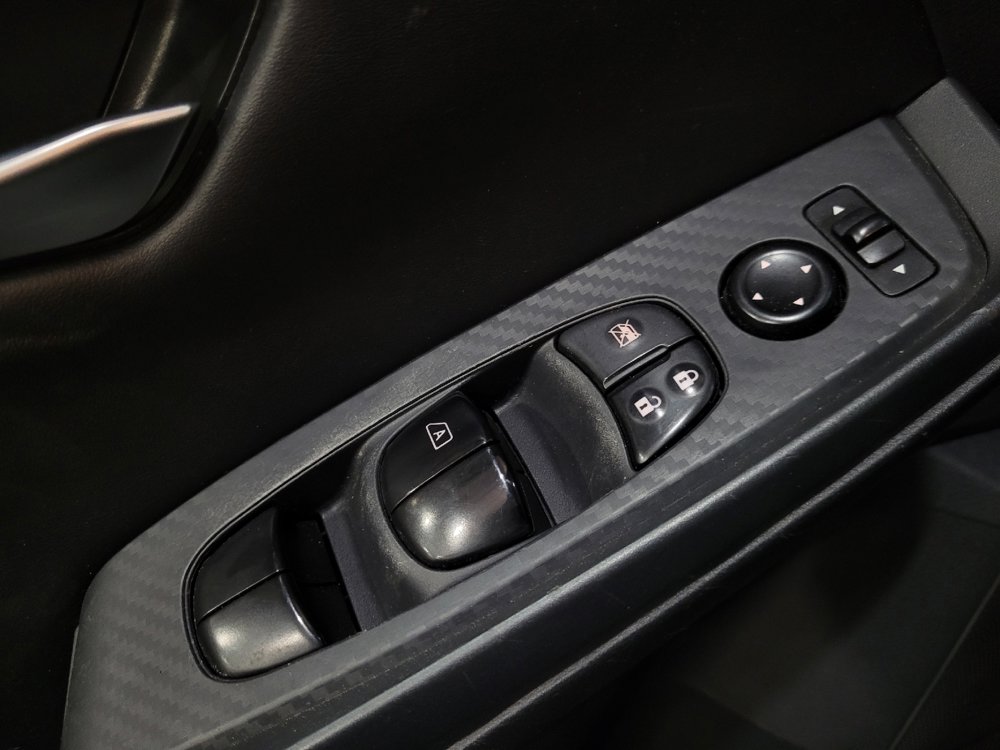 Used 2025 Nissan Sentra SV FWD image 27