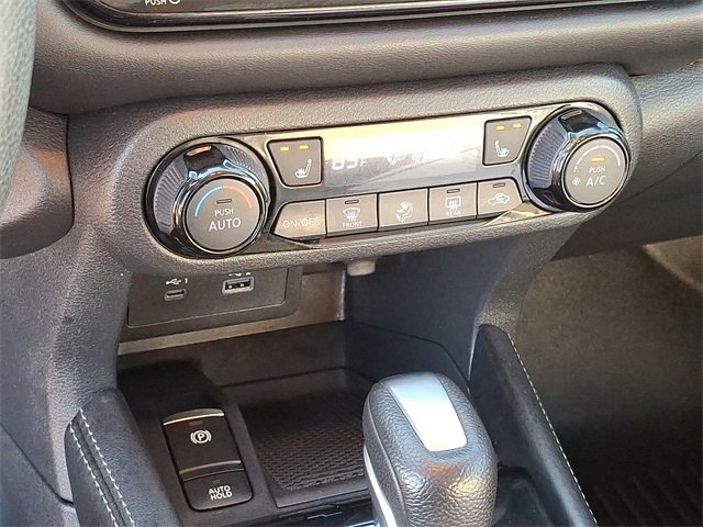 Used 2021 Nissan Kicks SR w/ SR Premium Package image 12