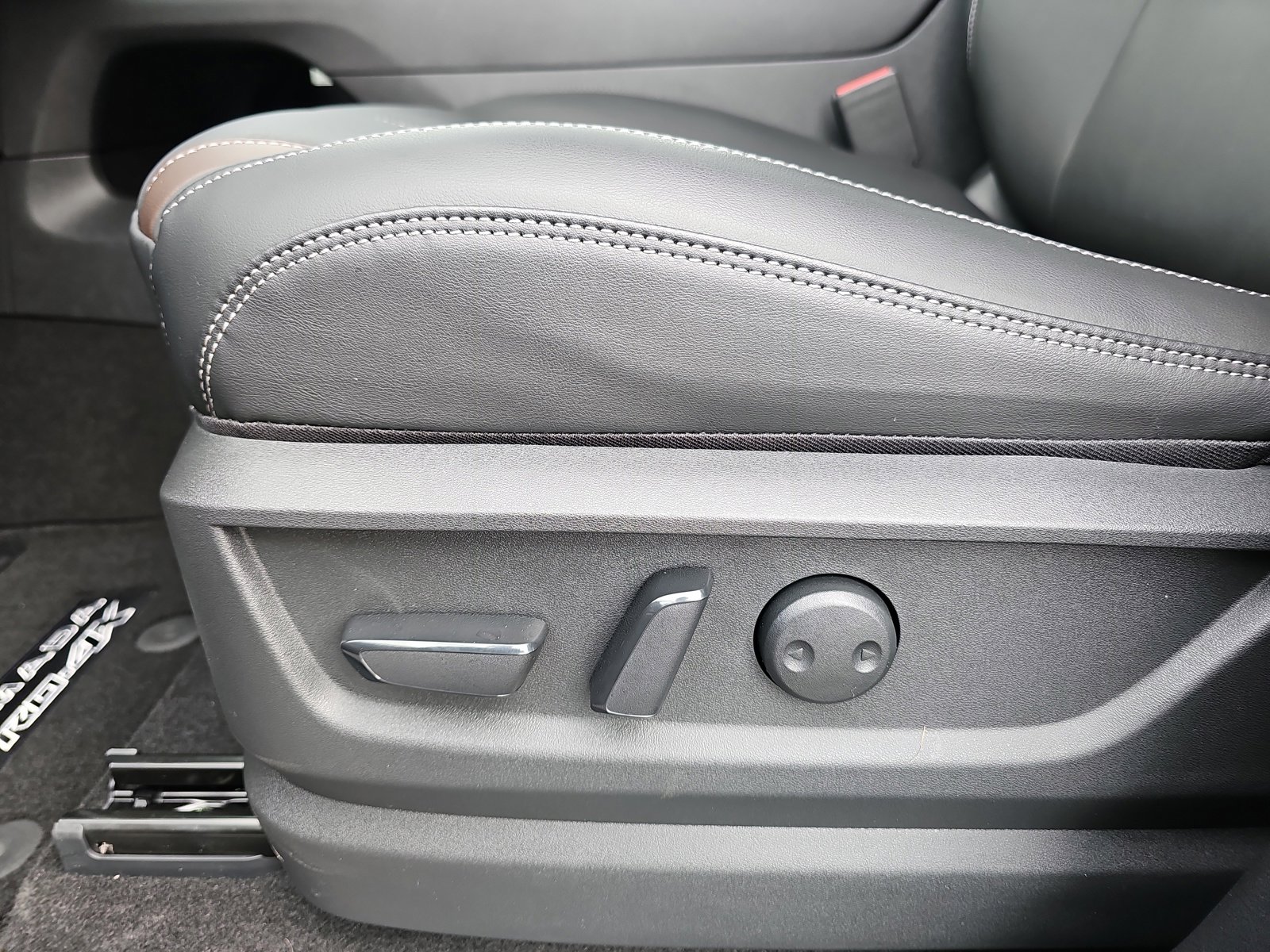 New 2025 Nissan Armada SL image 31