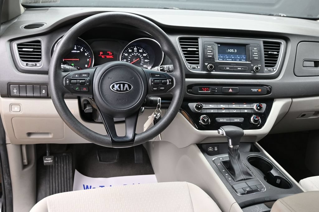 Used 2018 Kia Sedona L FWD image 27