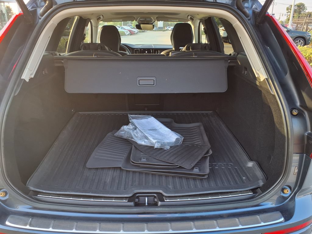 Certified 2023 Volvo XC60 B5 Plus w/ Climate Package AWD/4WD image 11