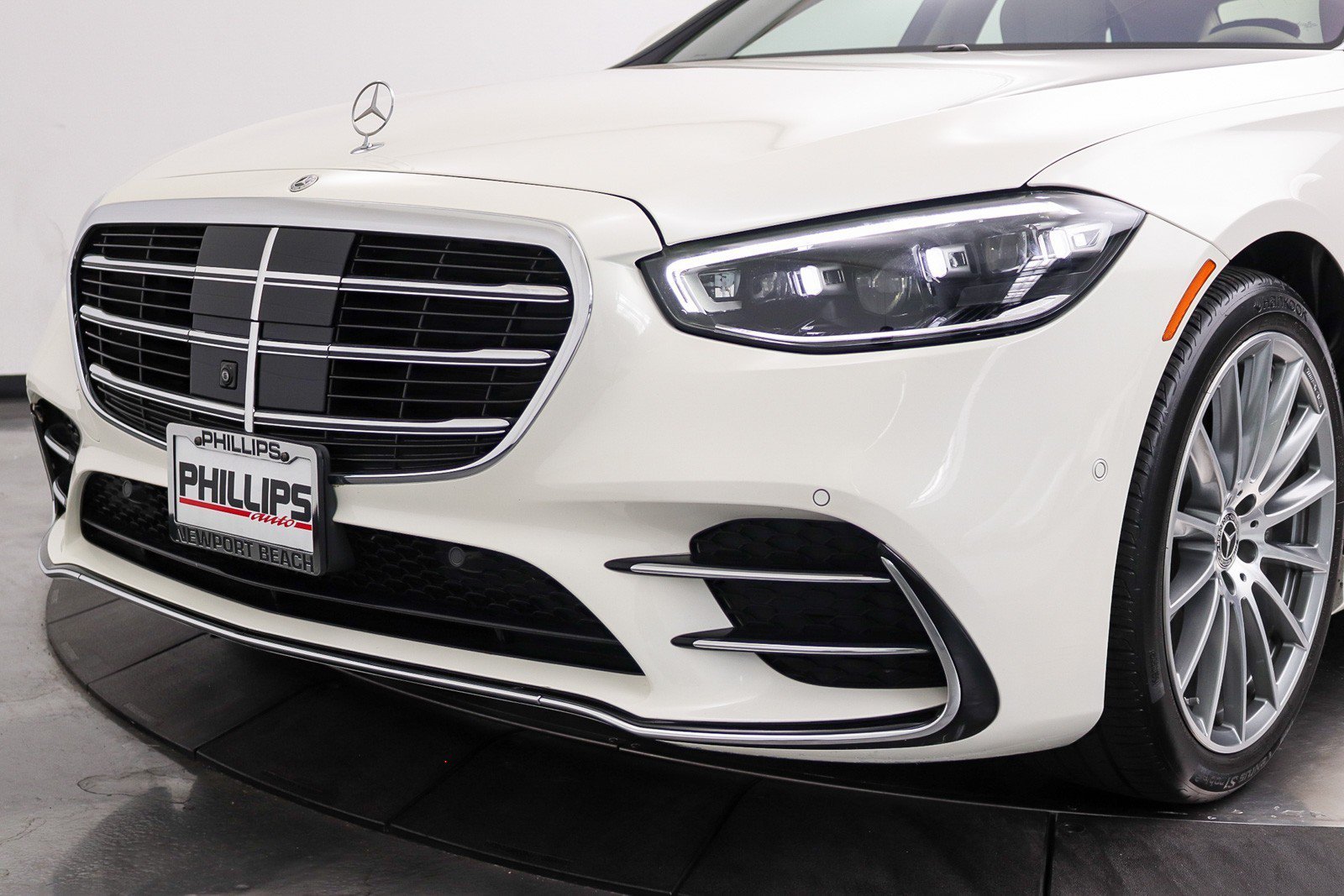 Used 2022 Mercedes-Benz S 500 4MATIC w/ AMG Line Package image 14