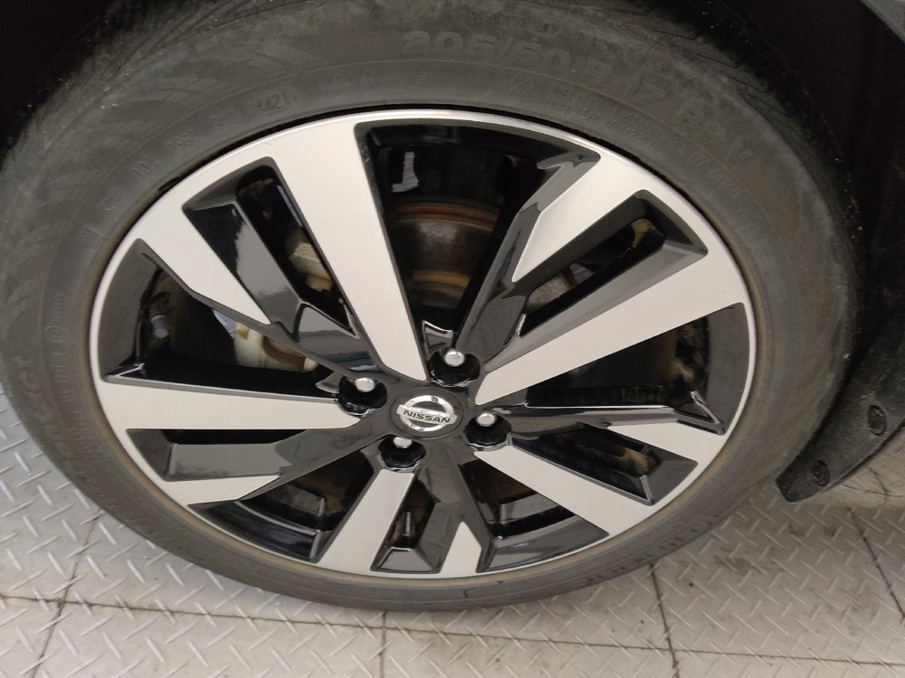Used 2022 Nissan Versa SR FWD image 31