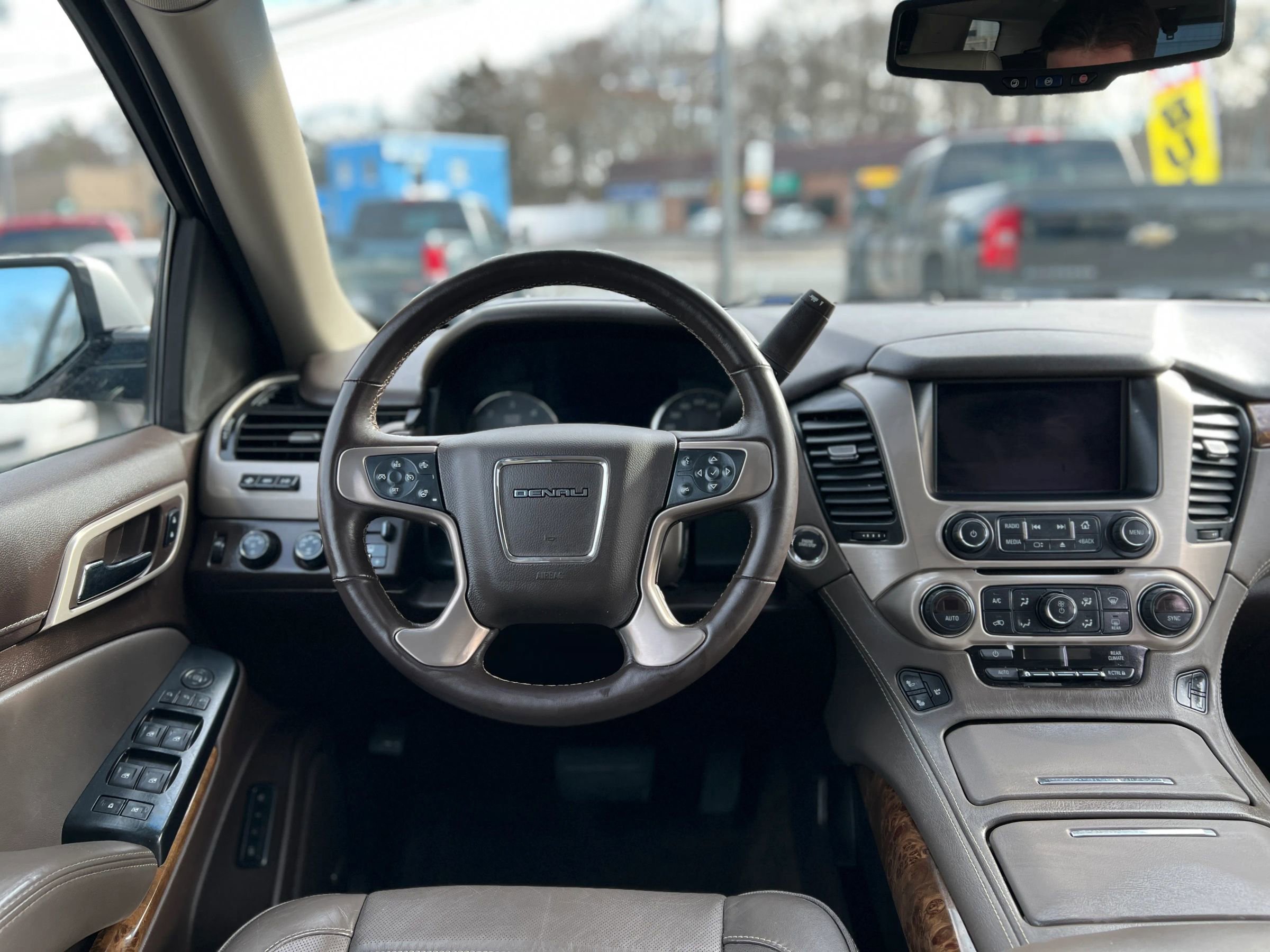 Used 2015 GMC Yukon Denali image 11