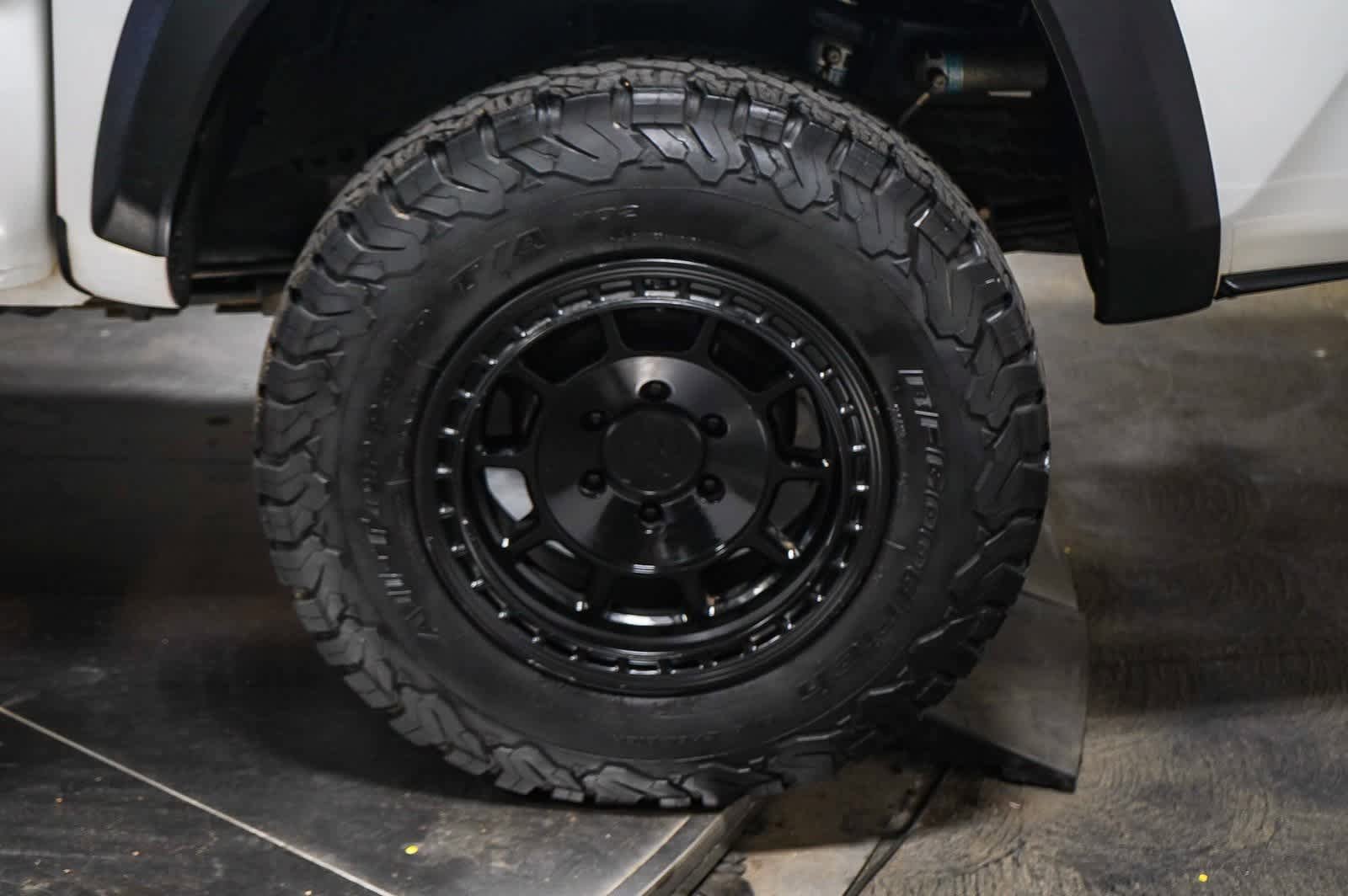 Used 2020 Toyota Tacoma TRD Off-Road w/ Technology Package AWD/4WD image 4