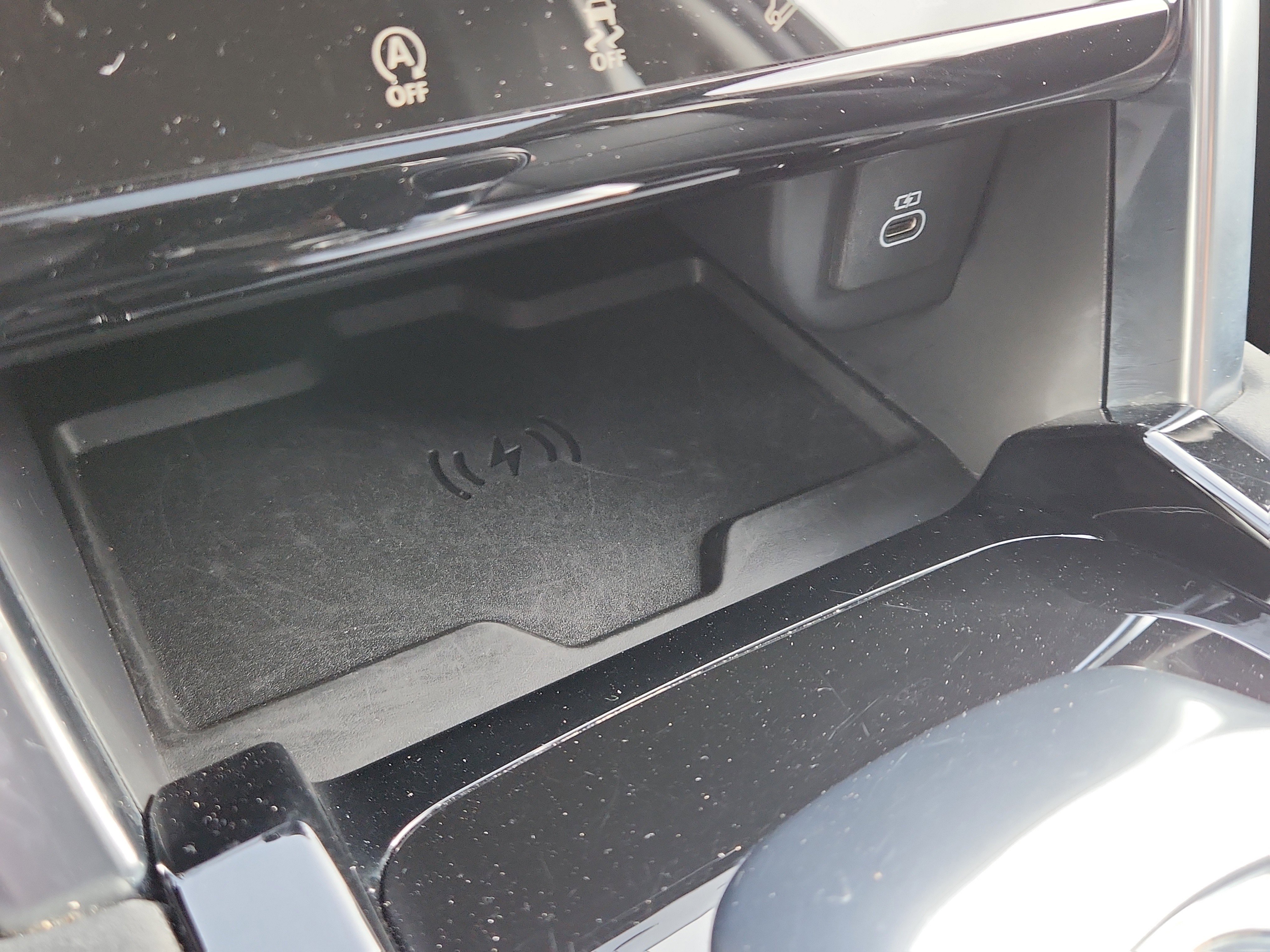 Used 2023 Land Rover Discovery Sport SE image 32