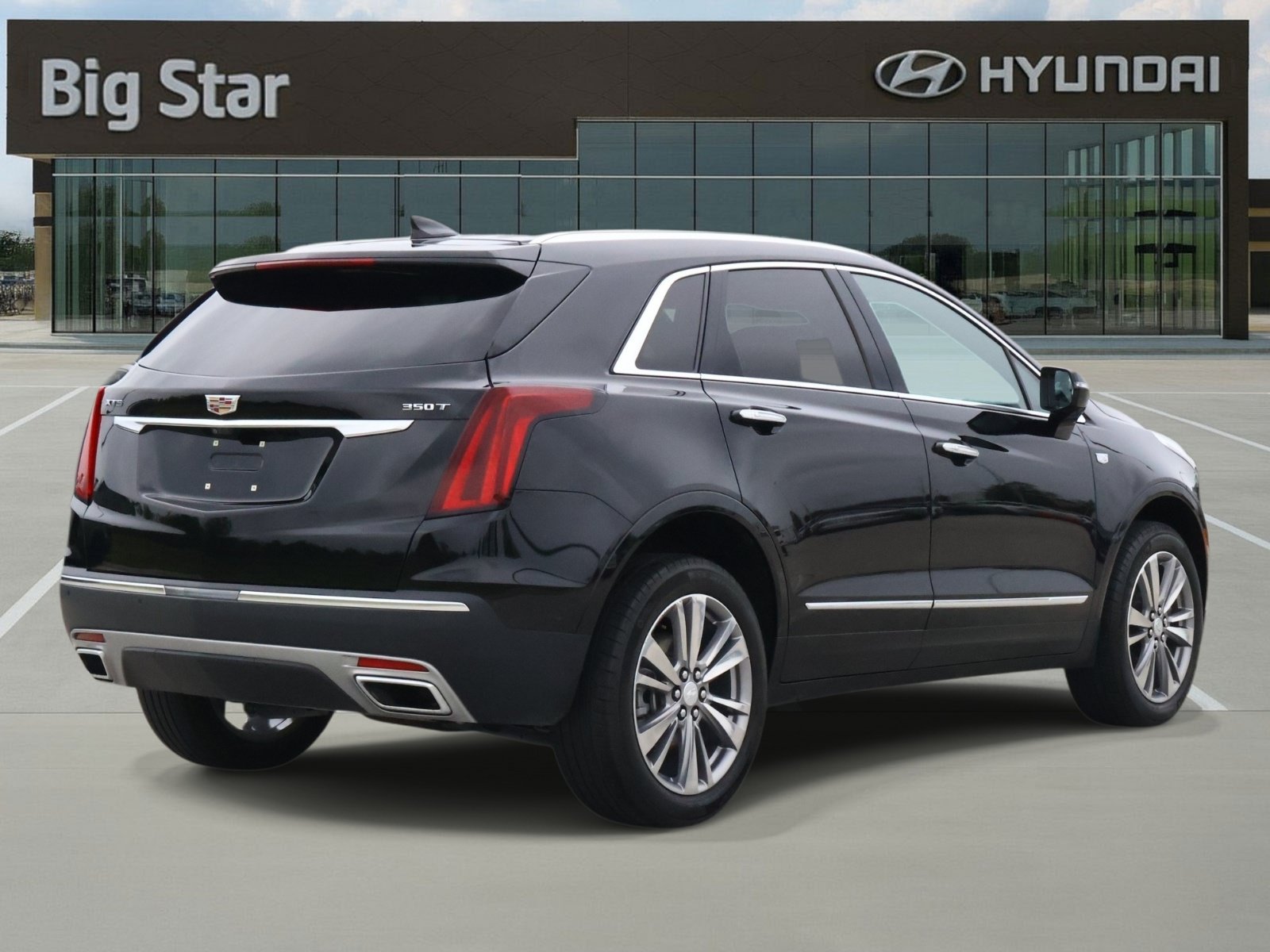 Used 2024 Cadillac XT5 Premium Luxury w/ Technology Package FWD image 4