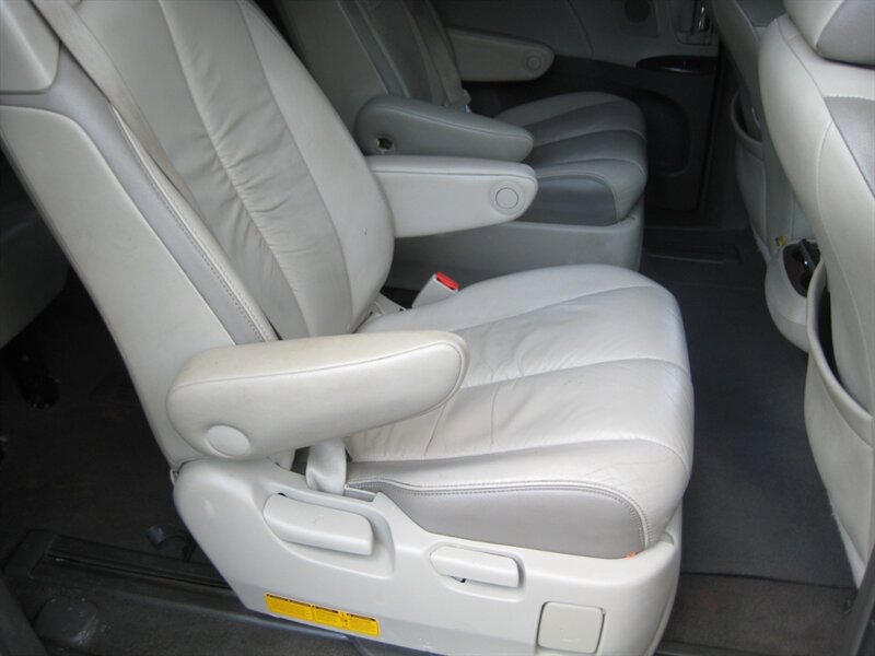 Used 2011 Toyota Sienna Limited w/ Premium Pkg AWD/4WD image 5