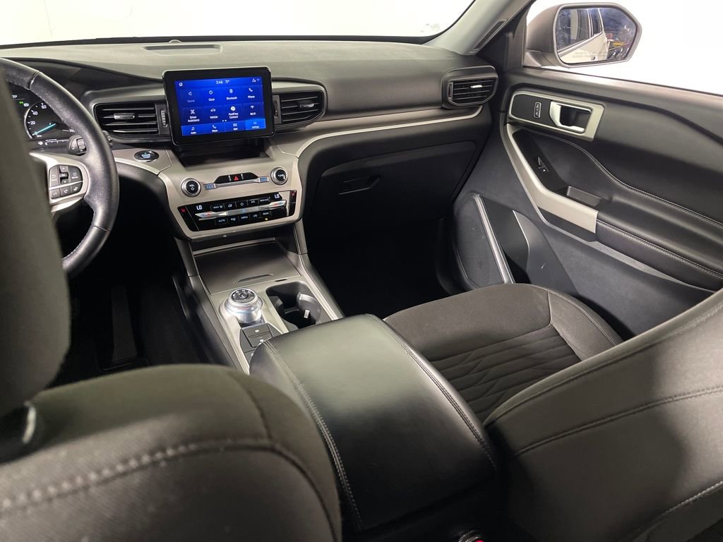 Used 2021 Ford Explorer XLT image 17