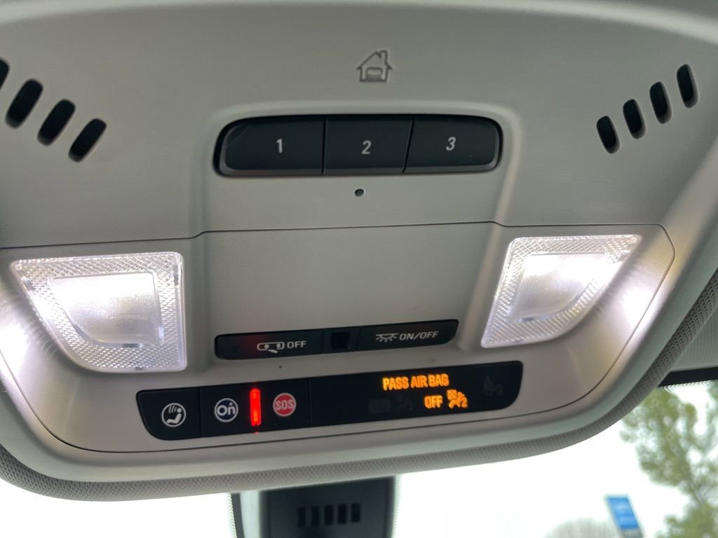 Used 2021 Chevrolet Traverse LT w/ LPO, Floor Liner Package image 23