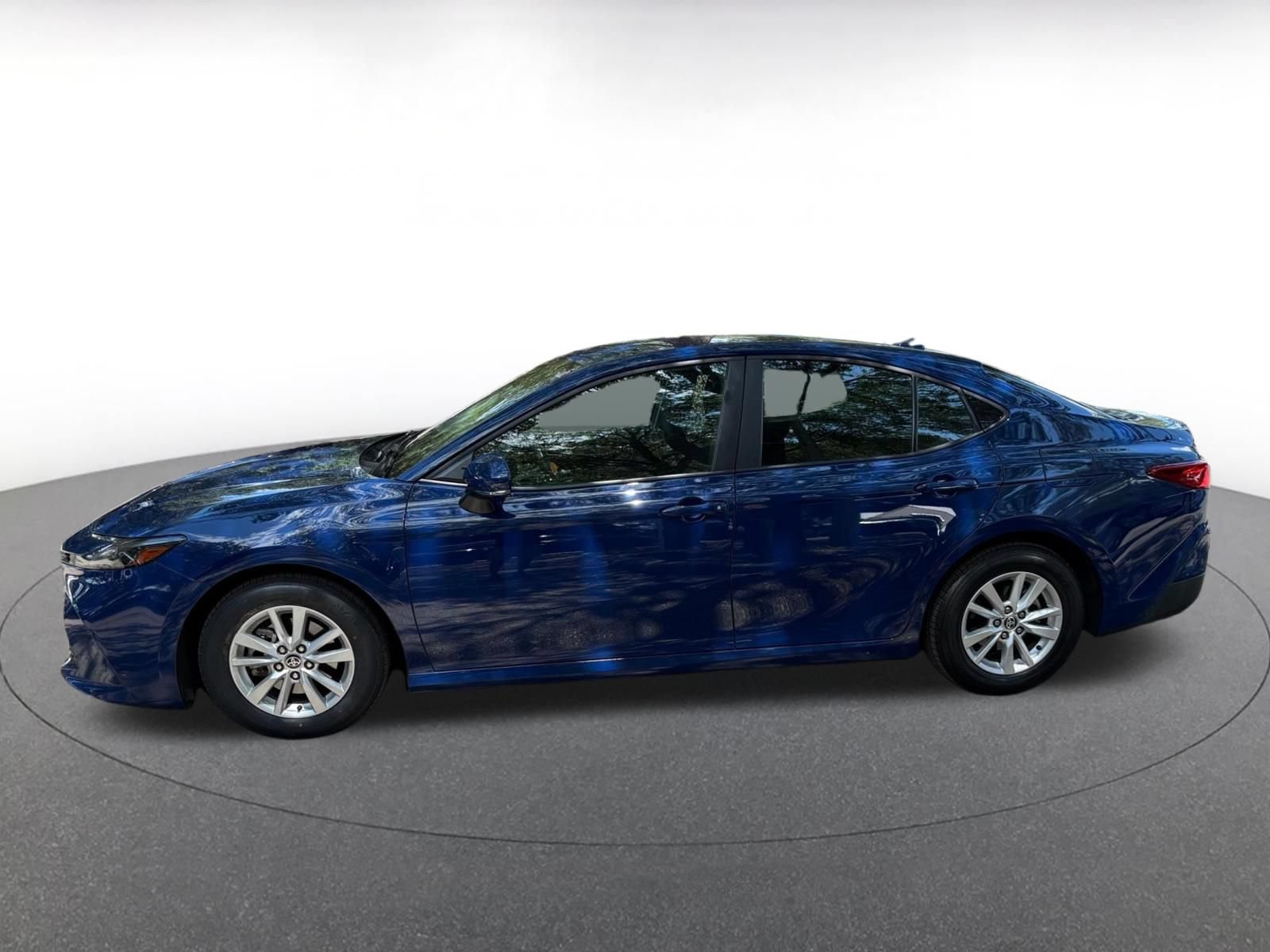Used 2025 Toyota Camry LE FWD image 11