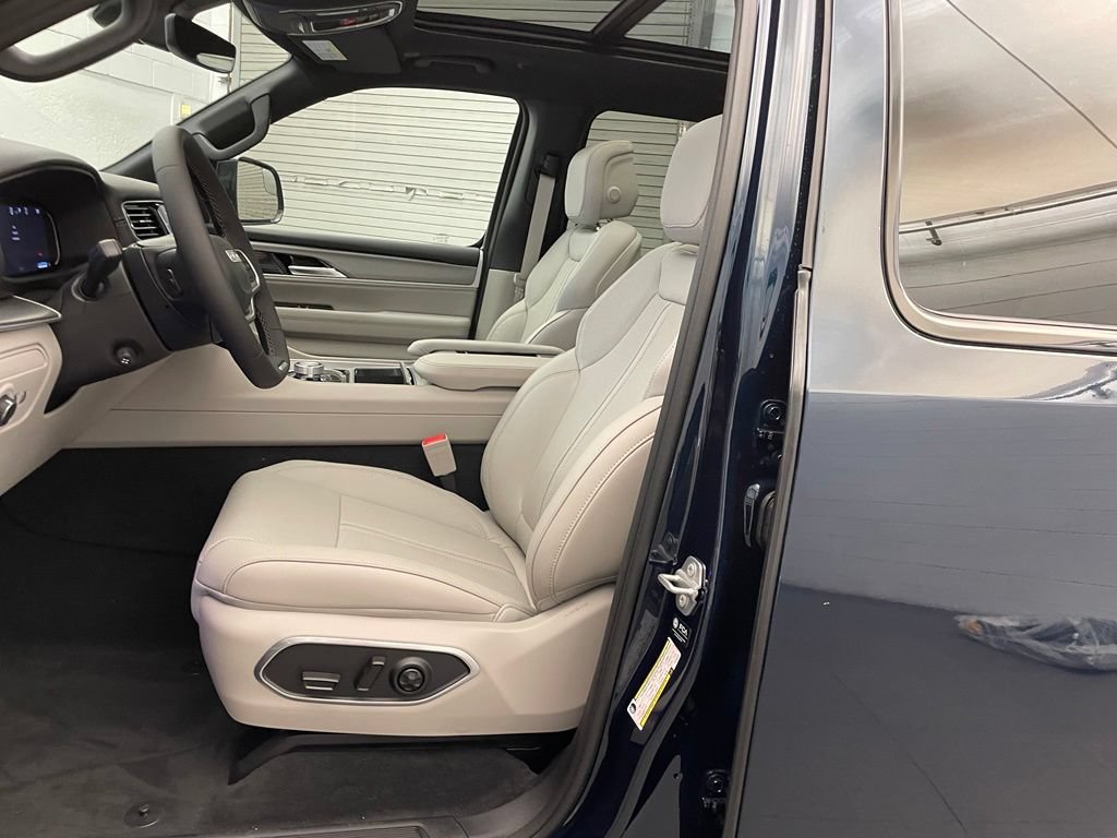 New 2026 Jeep Grand Wagoneer 2WD w/ Premium Group I image 18