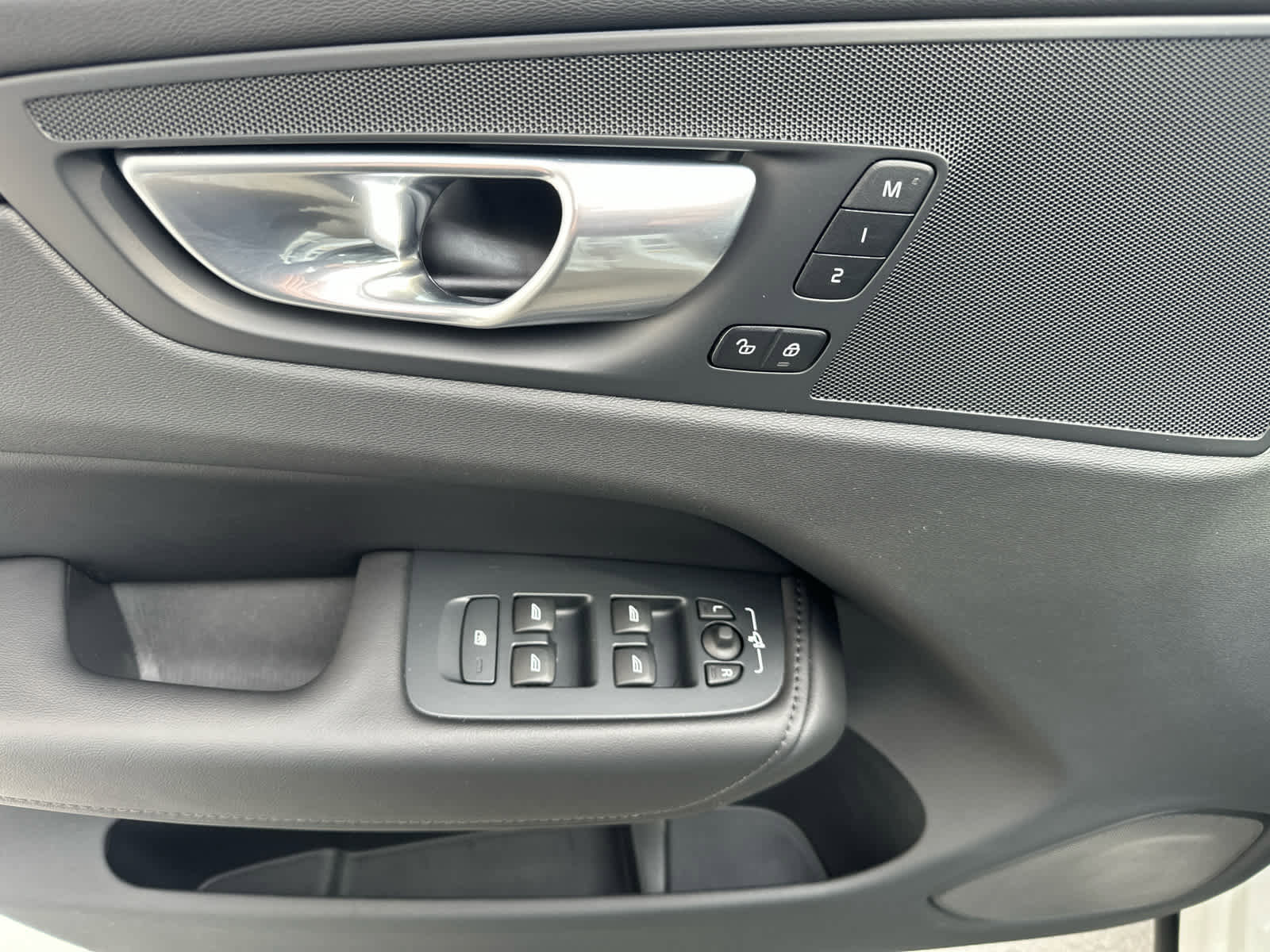 Used 2024 Volvo XC60 B5 Core w/ Protection Package Premier image 16