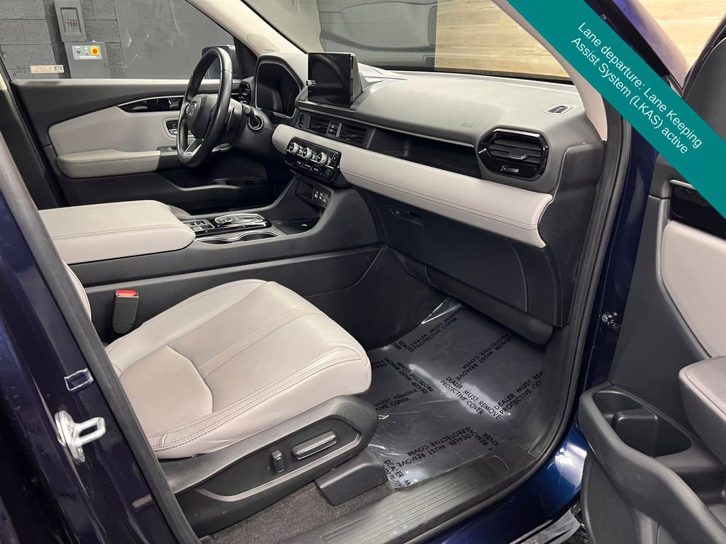 Used 2023 Honda Pilot Touring image 7