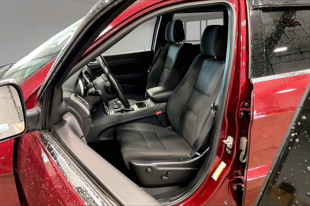 Used 2021 Jeep Grand Cherokee Laredo w/ Security & Convenience Group AWD/4WD image 22