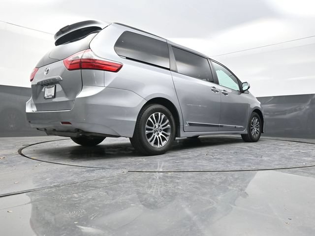 Used 2018 Toyota Sienna XLE FWD image 34