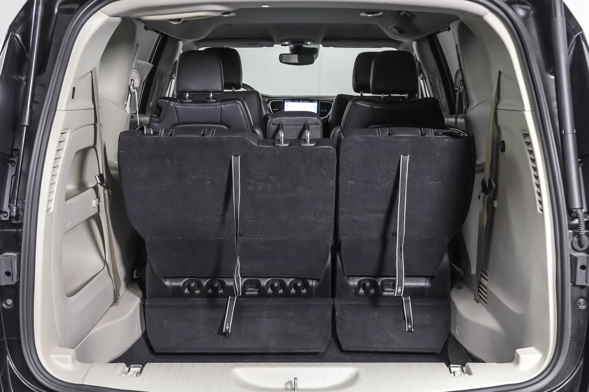 Used 2022 Chrysler Pacifica Touring-L image 39