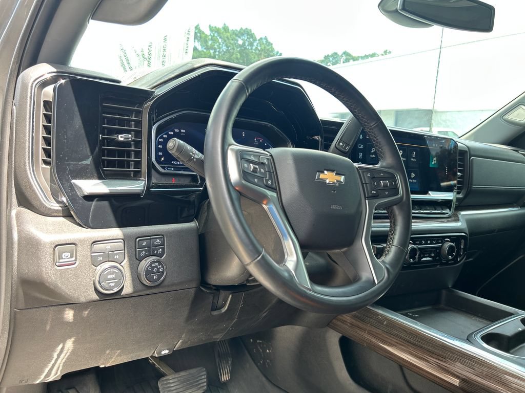 Used 2025 Chevrolet Silverado 2500 LT w/ Safety Package AWD/4WD image 11