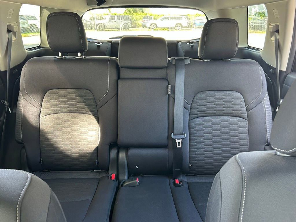 Used 2025 Nissan Pathfinder SV image 16