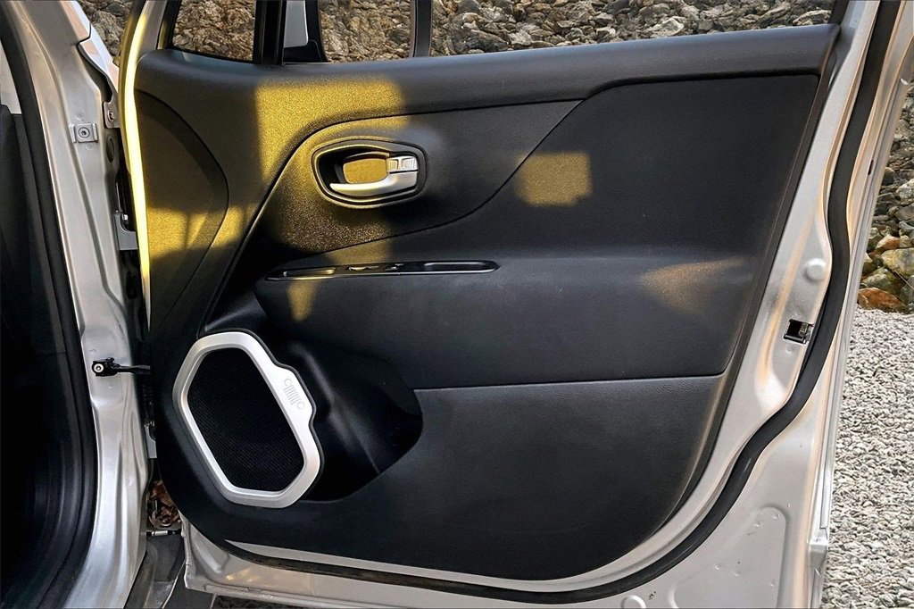 Used 2020 Jeep Renegade Latitude image 22