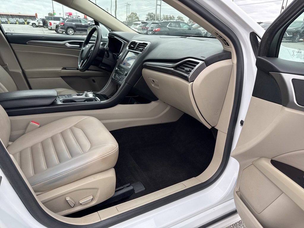 Used 2019 Ford Fusion SEL image 26
