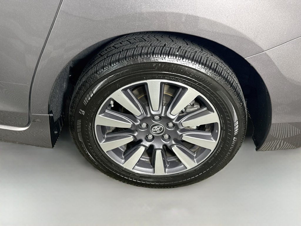Certified 2019 Toyota Sienna LE AWD/4WD image 34