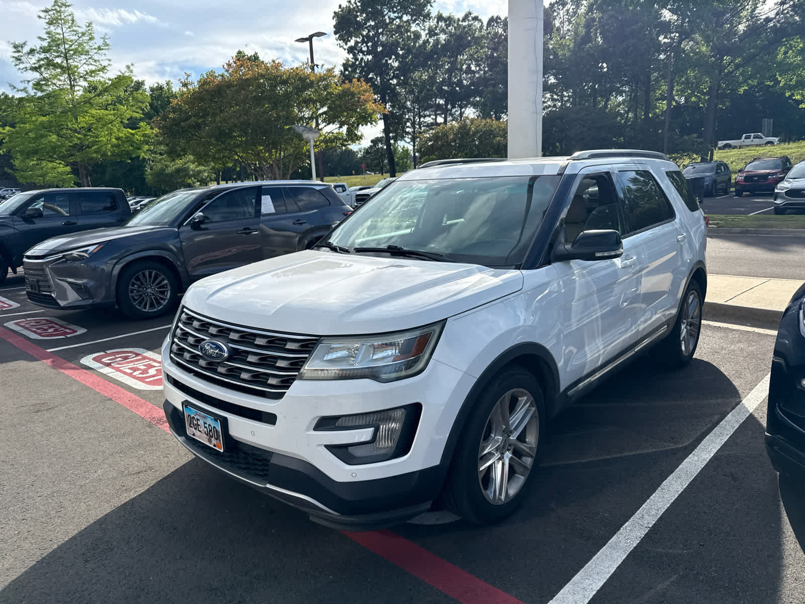 Used 2016 Ford Explorer XLT w/ Equipment Group 202A FWD image 9
