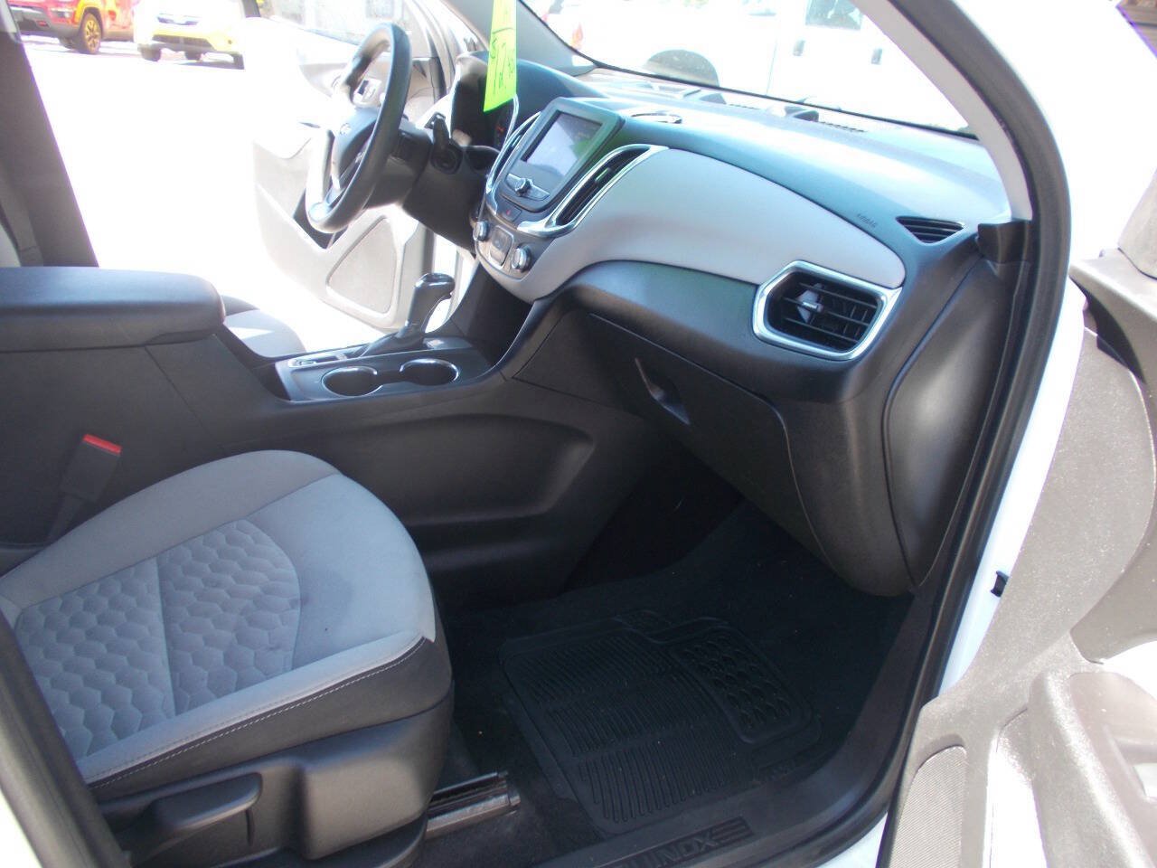 Used 2020 Chevrolet Equinox LS FWD image 9