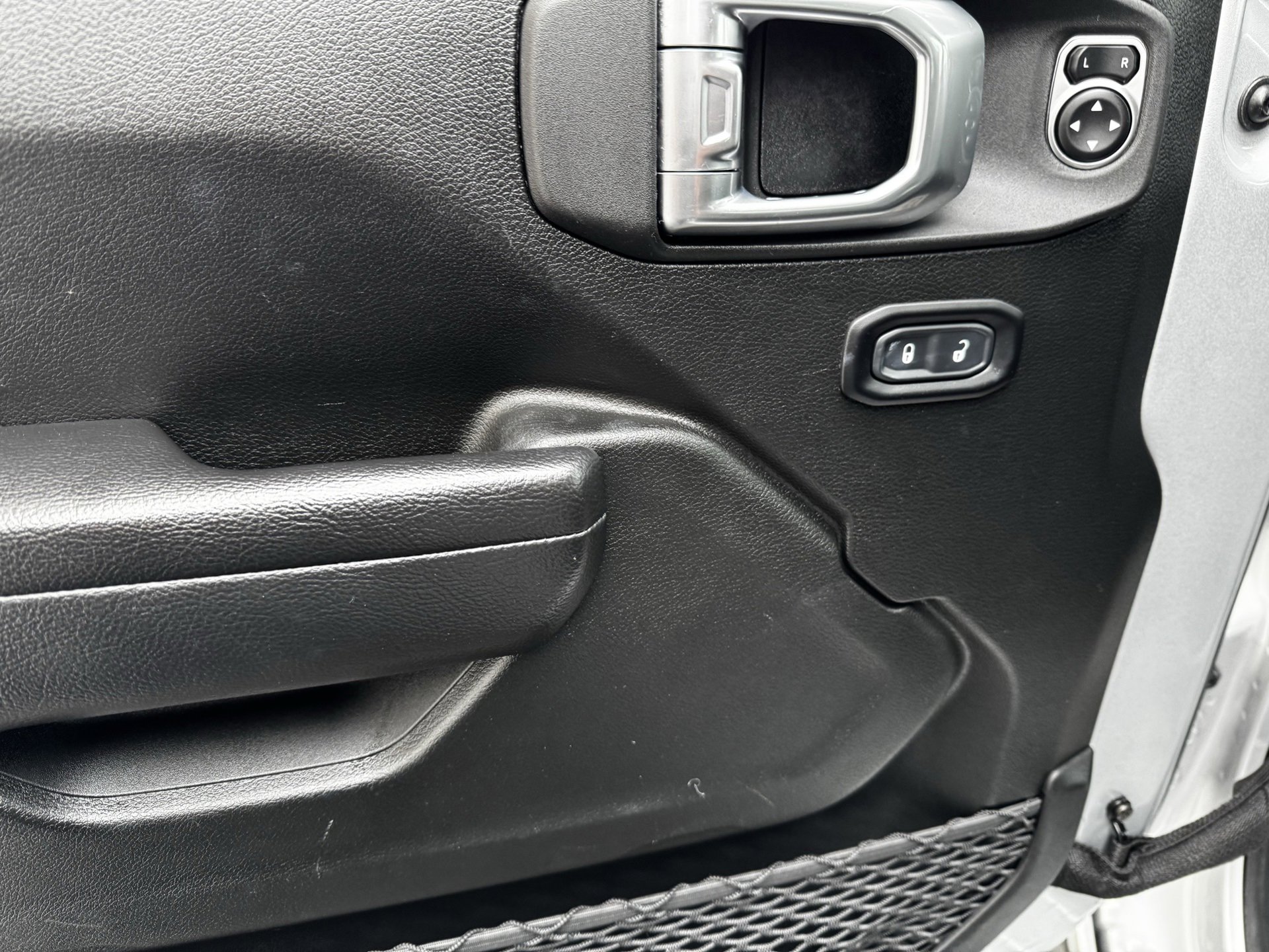 Used 2023 Jeep Wrangler Unlimited Rubicon w/ Cold Weather Group image 18