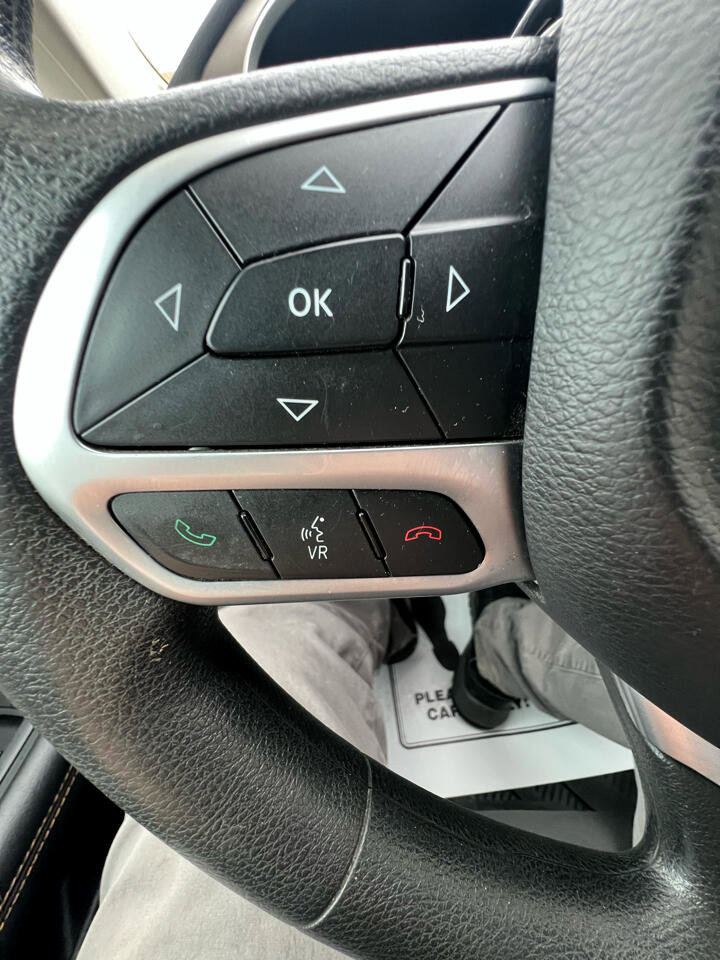 Used 2017 Chrysler Pacifica Touring image 16