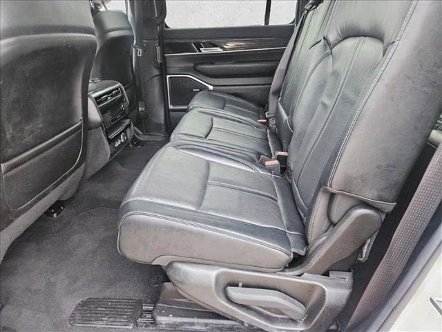 Used 2022 Jeep Wagoneer Series II AWD/4WD image 12