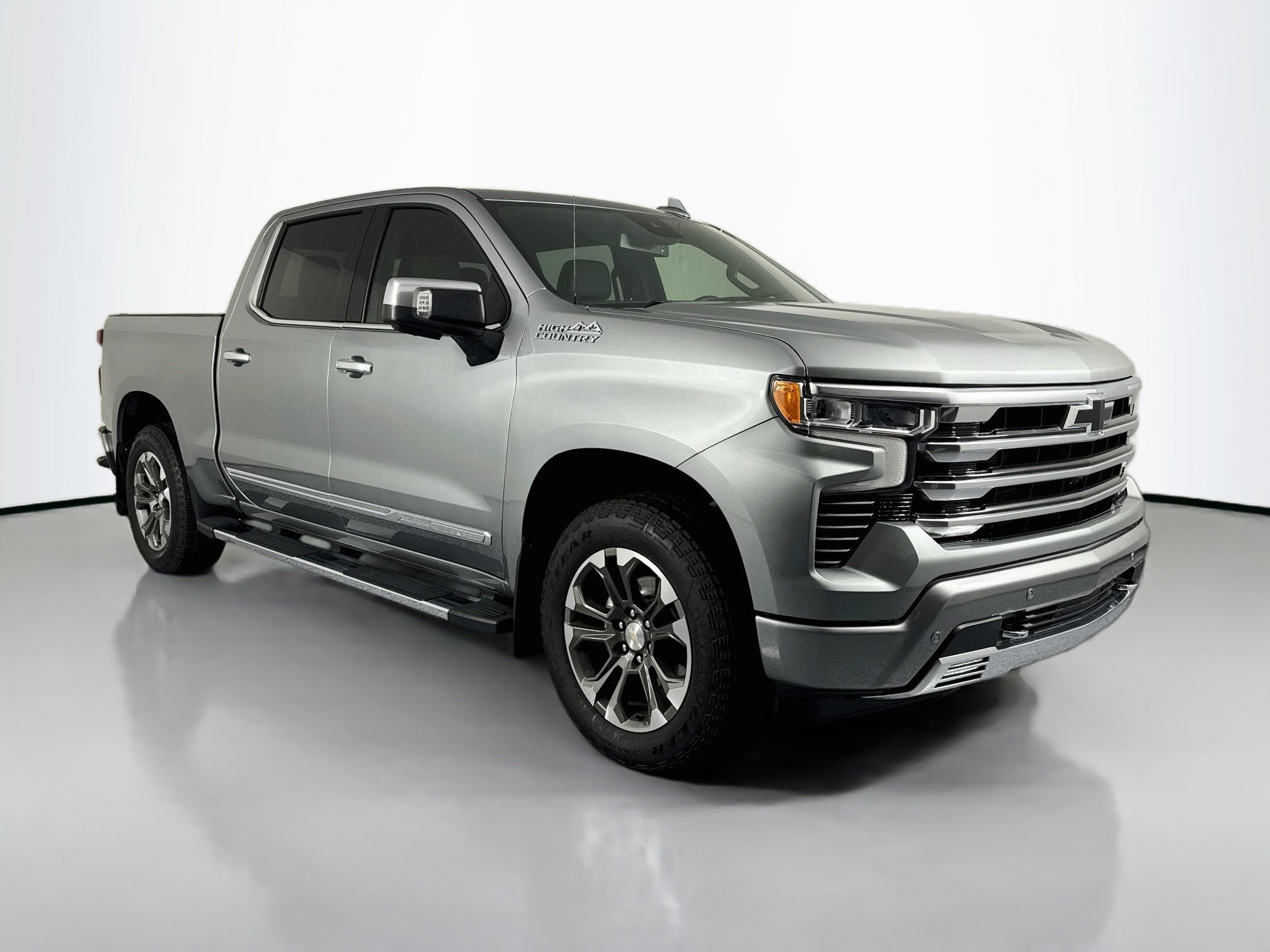 Used 2024 Chevrolet Silverado 1500 High Country w/ Z71 Off-Road Package AWD/4WD image 3