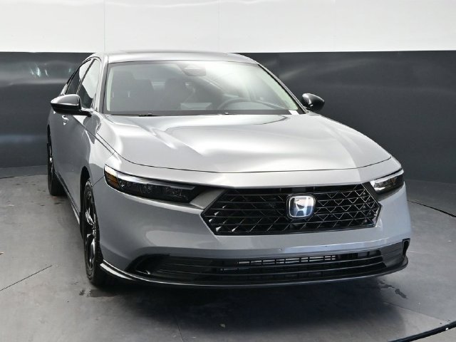 Used 2025 Honda Accord SE image 2