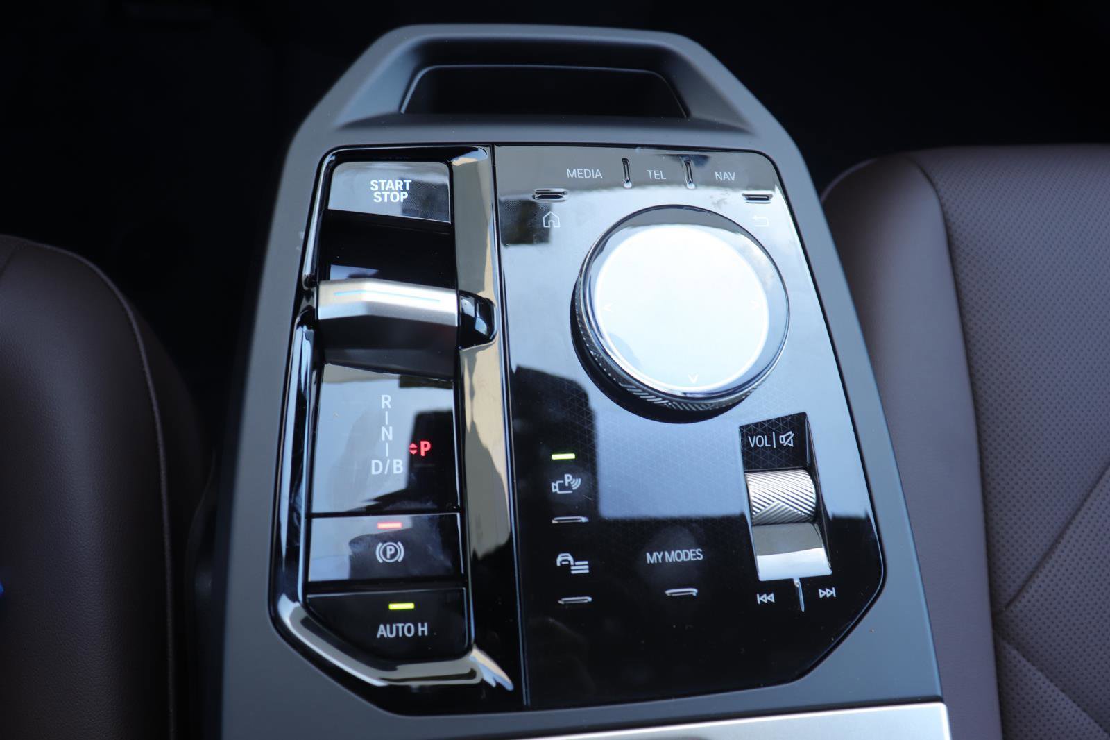 New 2026 BMW iX xDrive60 image 36