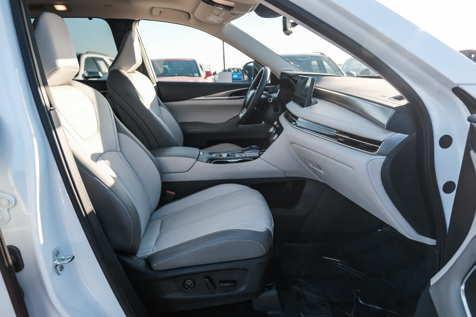 Used 2026 INFINITI QX60 Luxe w/ Cargo Package FWD image 18