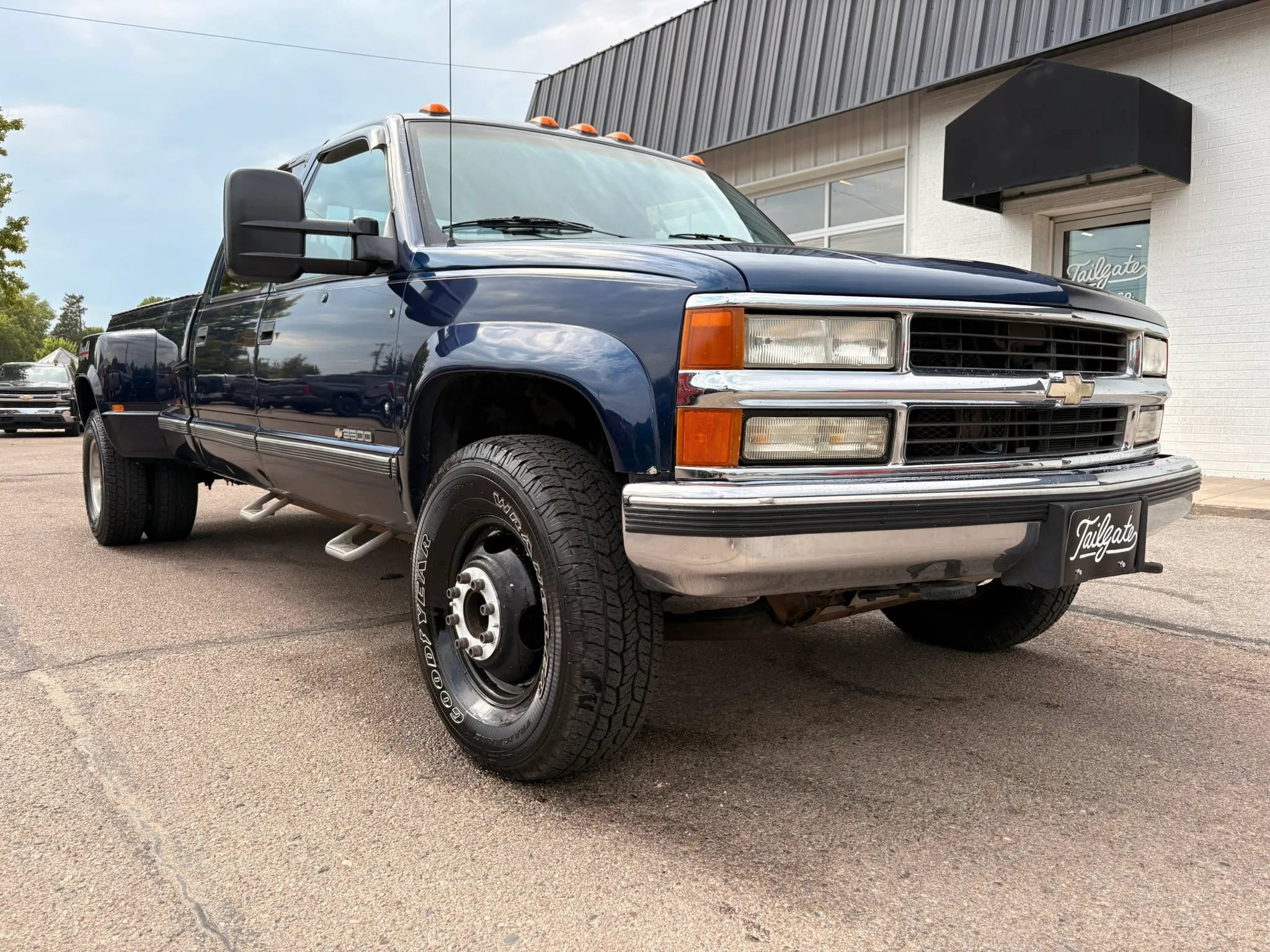 Used 1995 Chevrolet Silverado 3500 4x4 Crew Cab image 2