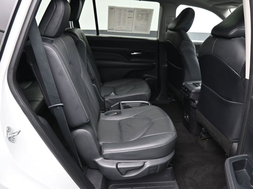 Certified 2024 Toyota Grand Highlander Platinum image 26