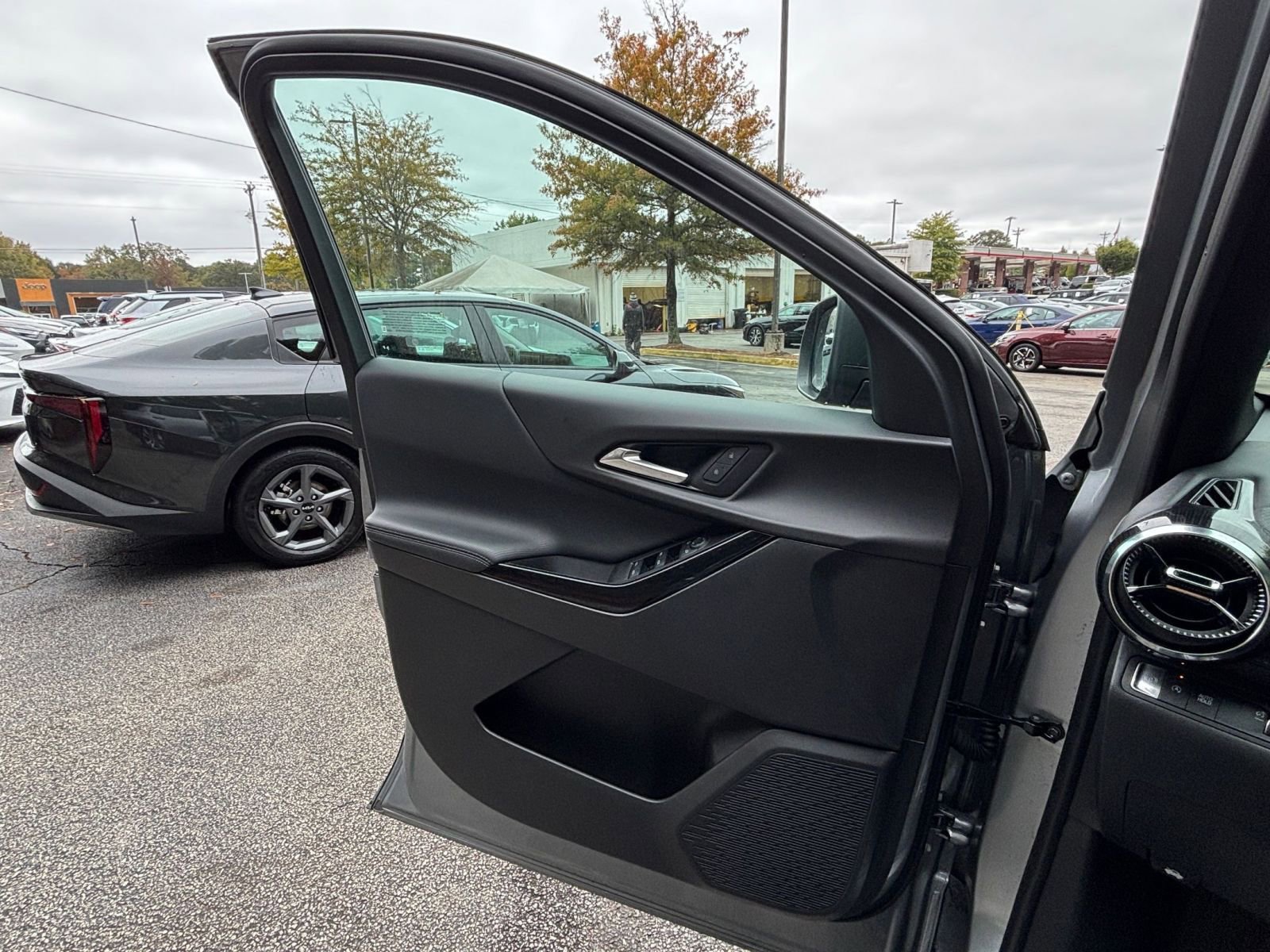 Used 2025 Chevrolet Equinox LT image 20