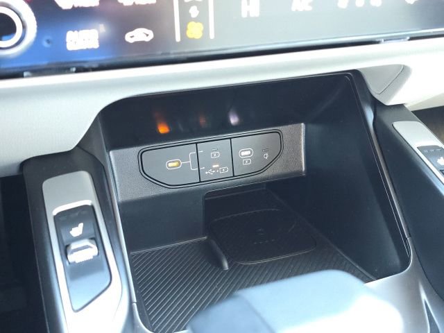 Used 2025 Kia Sorento EX w/ Panoramic Sunroof Package image 38