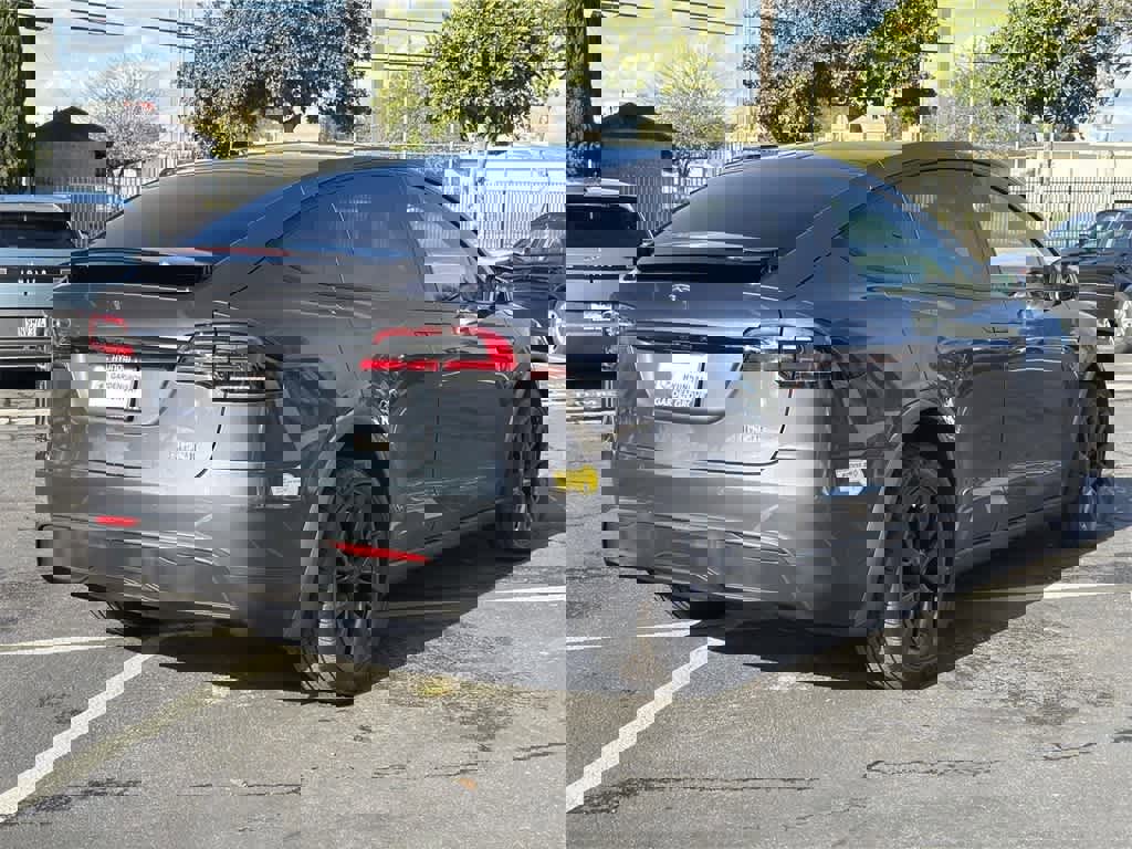 Used 2022 Tesla Model X Plaid image 6
