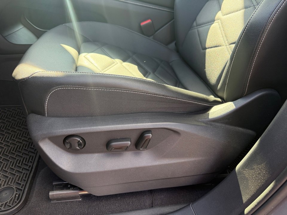 Used 2024 Volkswagen Atlas SE image 34