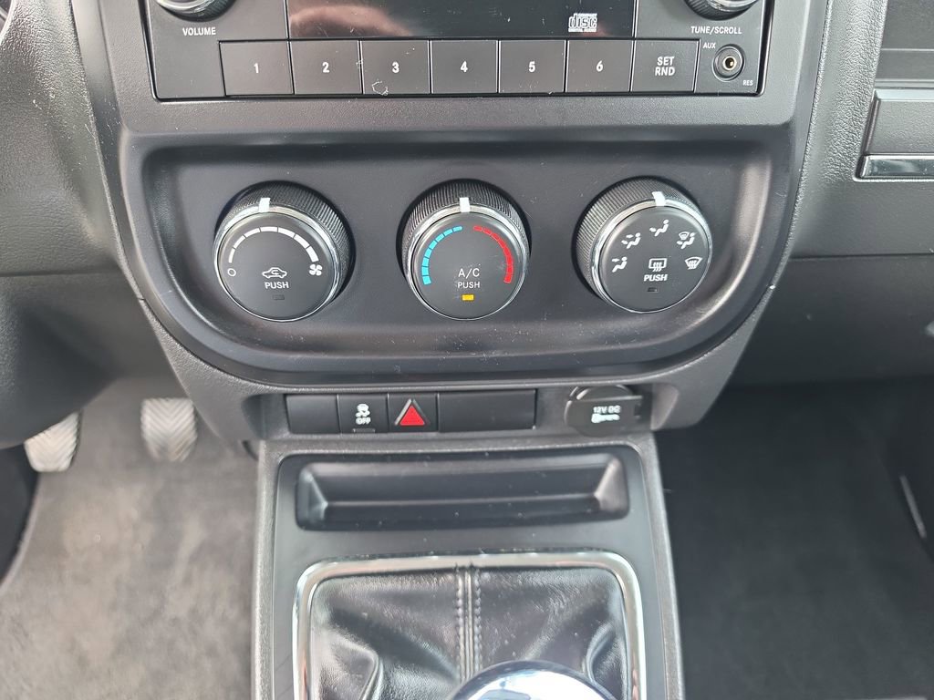 Used 2012 Jeep Patriot Sport AWD/4WD image 15