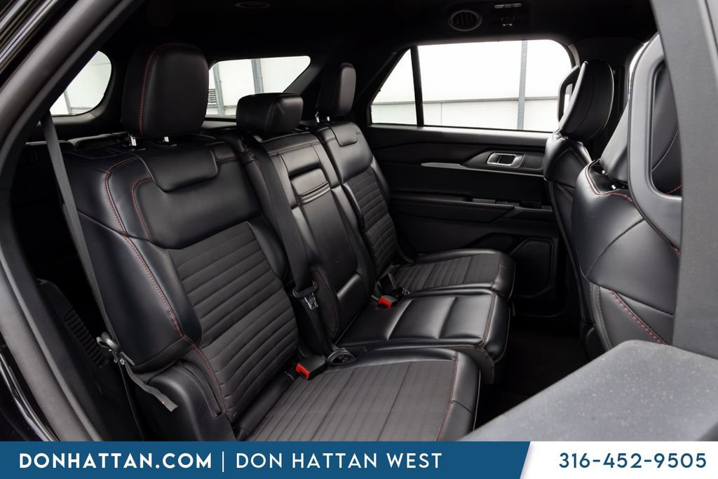 Used 2025 Ford Explorer ST-Line w/ ST-Line Street Pack AWD/4WD image 18