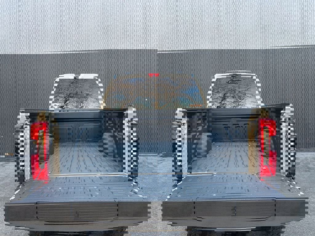 New 2026 Ford F250 Lariat w/ Black Appearance Package image 17