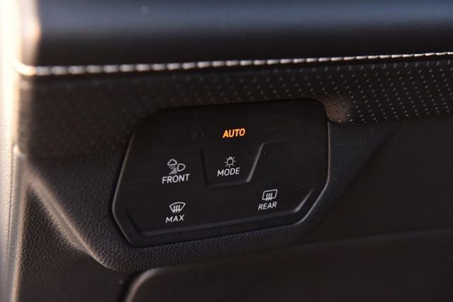 Certified 2024 Volkswagen Atlas Cross Sport SE image 11