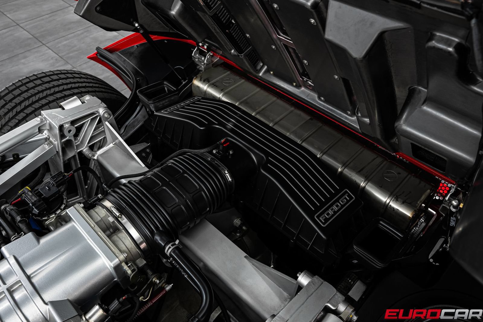 Used 2005 Ford GT RWD image 20